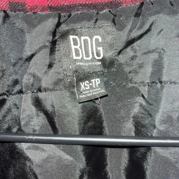 BDG Buffalo Check Cropped Flannel jacket Cropped Fall Black Red Size XS - Picture 6 of 7